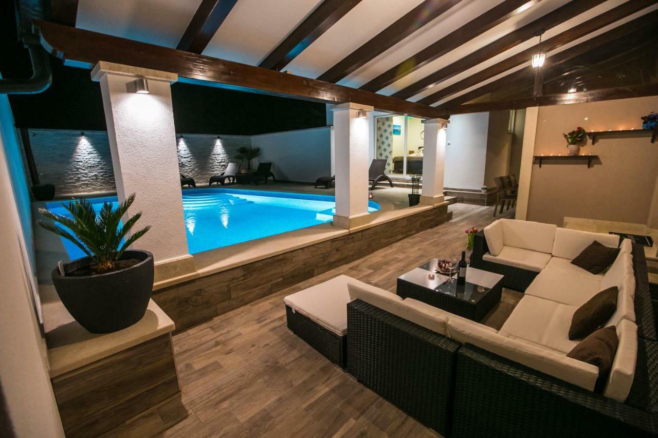Luxury Apartment Elis With Private Pool Pula Exterior photo