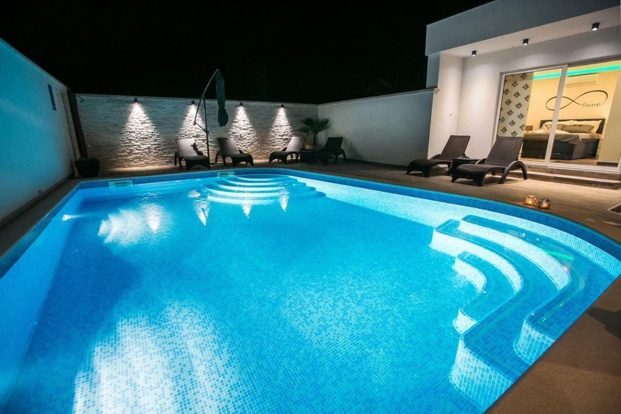Luxury Apartment Elis With Private Pool Pula Exterior photo