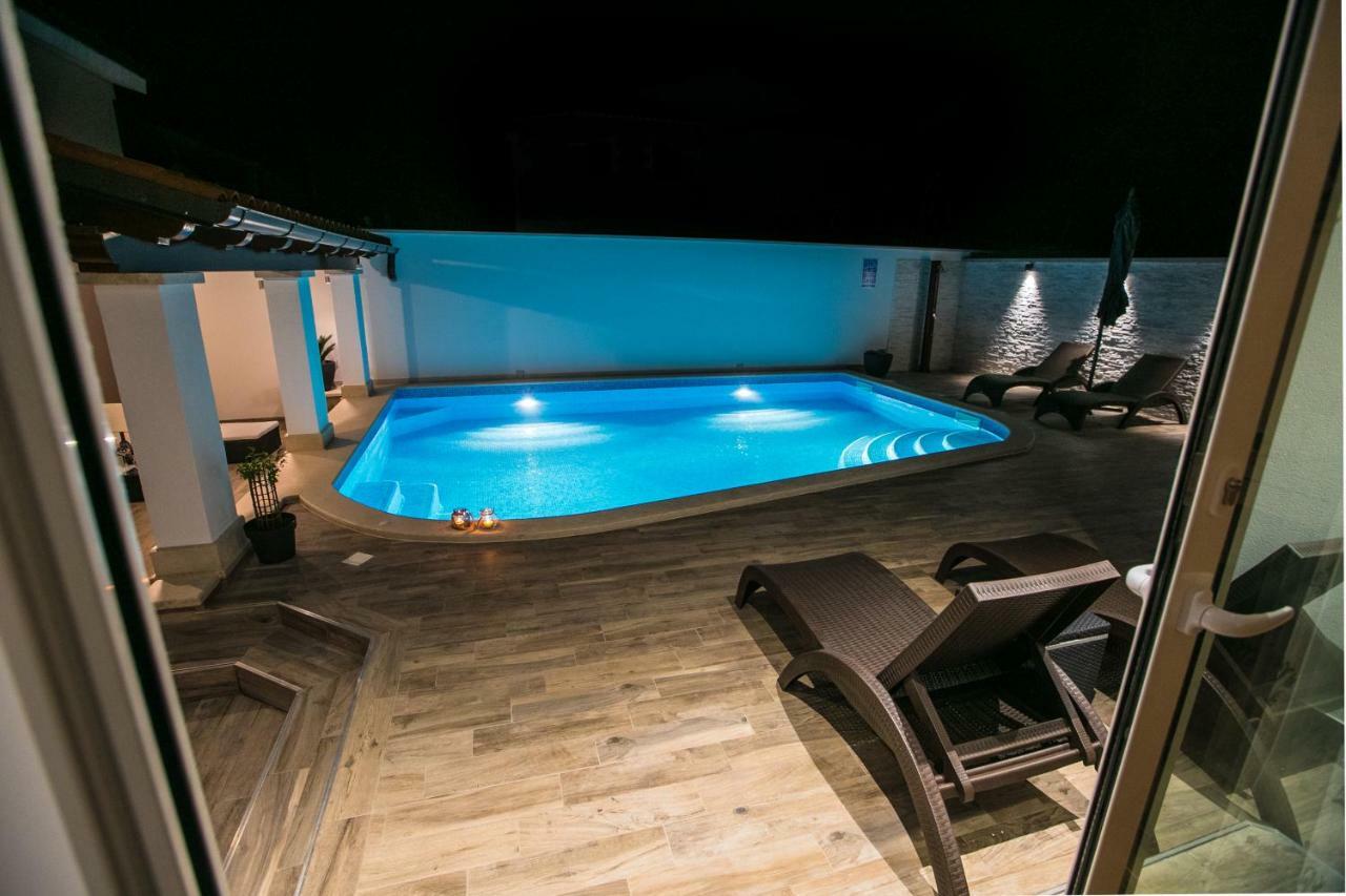 Luxury Apartment Elis With Private Pool Pula Exterior photo